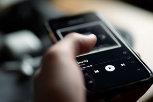 Android 14 retoma la animación en forma de ola en el reproductor de música