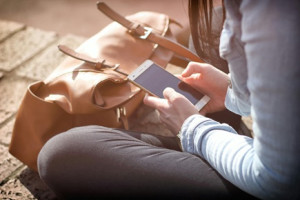 More than half of Spaniards consider mobile phones essential and 66% believe the Internet is too, according to a study