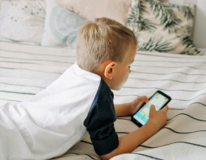 Parental control on mobile devices: ensuring the safety of youngsters in the digital age