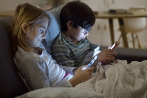 TikTok, Discord ou Locket: Os aplicativos que os pais devem vigiar mais de perto para proteger seus filhos